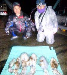 工場裏の波止 夜通し便のヤエンでアオリイカ6パイ