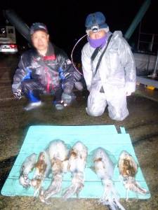 工場裏の波止 夜通し便のヤエンでアオリイカ…