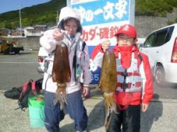 工場裏の波止 ヤエンでアオリイカ〜1.4k…