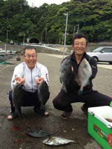 沖の赤島グレにラケットにアイゴも釣りました…