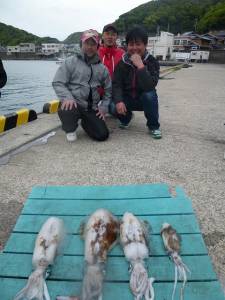 神谷一文字、ウキ釣り＆エギングでアオリGE…