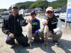 27日　工場裏でのヤエンでアオリイカの釣果…