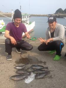 沖の赤島、朝から盛り上がってグレも釣ってく…