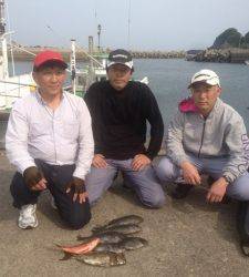 カナトコでオキアミフカセ、アイゴにグレに他にも釣りました