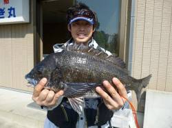 湯浅の磯 フカセでグレ50.7cm（2.1…