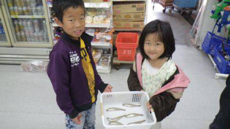 五色ケ浜 投げ釣りでキスのキッズ釣果