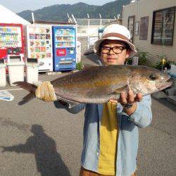 マリーナ海釣り公園、のませで天然カンパチ！！