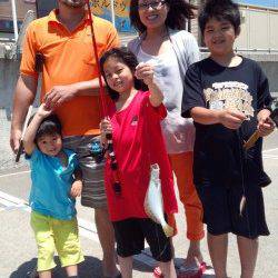 マリーナ海釣り公園、サビキでヒラメが釣れました♪