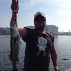 大阪南港　エビ撒きでハネ57cm＆ハネ43cm