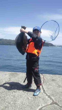 串本港　ヤエンでアオリイカ狙いもヒラメ59…