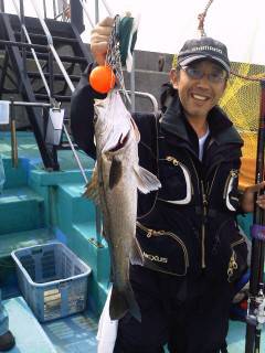 沖の一文字で55cmまでのハネをウキ釣りで…