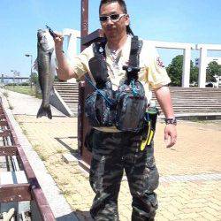 淀川河口　小型ながらもデイシーバス見事にキャッチ☆