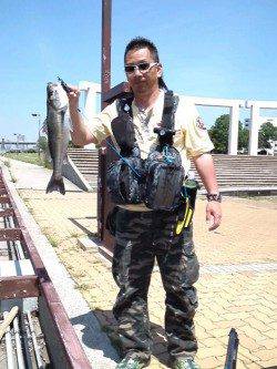 淀川河口　小型ながらもデイシーバス見事にキャッチ☆