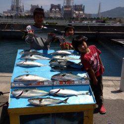 お子さんも楽しめるマリーナシティ海洋釣り堀♪