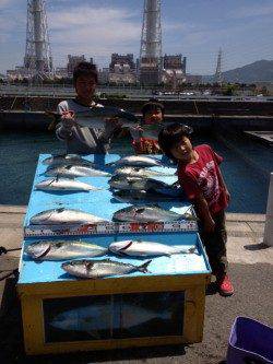 お子さんも楽しめるマリーナシティ海洋釣り堀♪