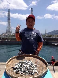 マリーナシティ海釣り公園　サビキでイワシ＆…