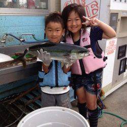 マリーナ海釣り公園、お子さんも初の青物ＧＥＴで大喜び♪