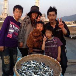 マリーナシティ海釣り公園 サビキでイワシ大漁☆ファミリーにオススメ