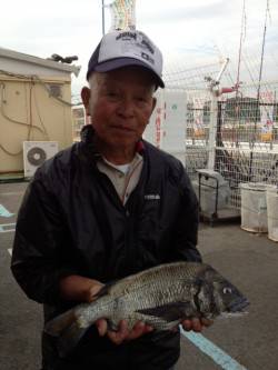 釣り公園でブッコミ、チヌまだまだいけます！…