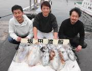 黒島の磯 ヤエンでアオリイカ3.2kg出た…