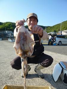 神谷 ヤエンでアオリイカ〜1.2kgの釣果