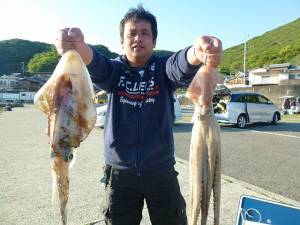 神谷一文字 エギングでアオリイカ1.1kg…