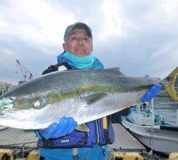 沖一文字 ショアジギングでブリ95cm出た！