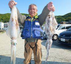 神谷一文字 夜通し便のヤエンでアオリイカ〜2.4kg