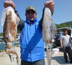 神谷一文字　夜通し便でアオリイカ800g2ハイ