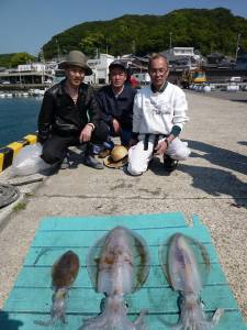 神谷で夜通しヤエン釣り！アオリイカ2.5kgを頭に4ハイ