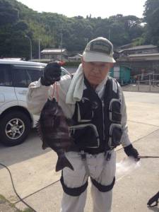 双子の親で底物釣り、42cmのサンバソウ♪…