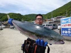 沖一文字内向き、ルアーで95cmのブリ！！…