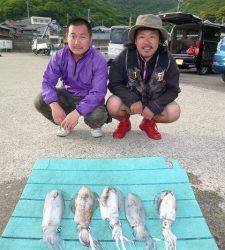 好釣の工場裏、エギングでもアオリキャッチ！