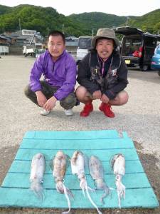 好釣の工場裏、エギングでもアオリキャッチ！…