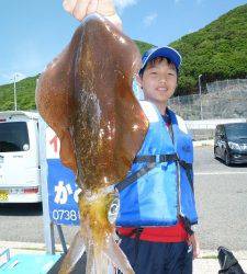 神谷工場裏の波止　ヤエンでアオリイカ〜1.6kgの釣果