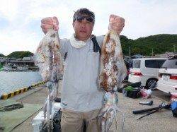 神谷工場裏の波止　ヤエンでアオリイカ〜1.6kgの釣果