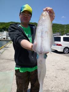 神谷一文字　ヤエンでアオリイカ〜2.4kg…