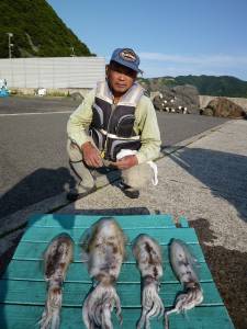 今日の工場裏ヤエン釣果、2.3kg頭に4ハ…