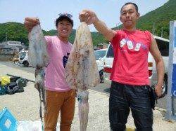 神谷工場裏の波止　ヤエンでアオリイカ〜2.6kg