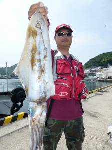 神谷工場裏の波止　ヤエンでアオリイカ〜2.6kg