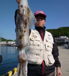 少年ヤエン師がキロアップ！工場裏アオリ釣果