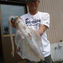 湯浅の磯　ヤエン釣法で2キロUPのアオリイカ