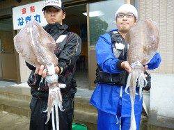 29日　湯浅ヤエン釣果　2kg級が2ハイ