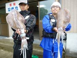 29日　湯浅ヤエン釣果　2kg級が2ハイ