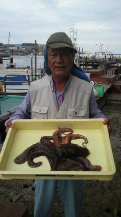 沖一文字で1.8kgのタコがあがっています…