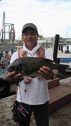 沖一文字スリットで落とし込み、良型のチヌＧ…