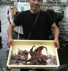 沖一文字スリット、午前中にタコ10杯・2.8kg