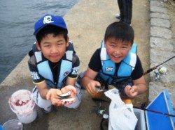 花市公園前で豆アジ♪　泉大津RT10日昼