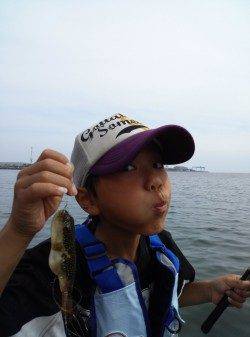 本荘人口島　穴釣りでメバル・アイナメ・ベラなど