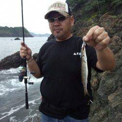 湯浅周辺の地磯、ジグでカマスが入れ食い！